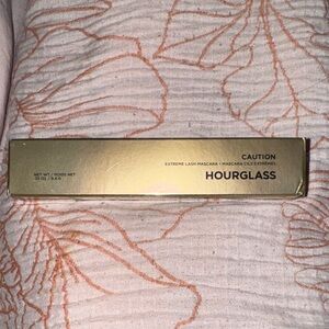 Hourglass Extreme Lash Mascara in Gold Box